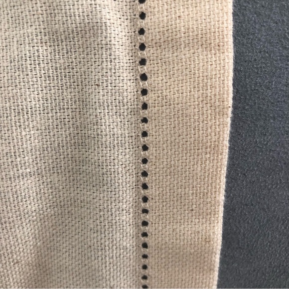 New Italian imported embroidered tablecloth - Picture 5 of 5